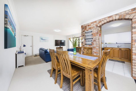 Renas Court Unit 8 - Accommodation Newcastle 1