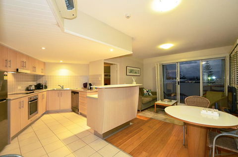 RESORT ON THE BEACH 2214/2215 - Accommodation Newcastle 1