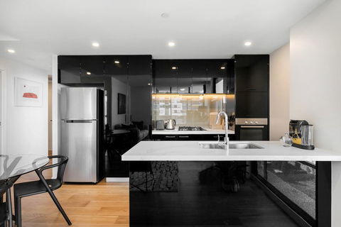 Resort-style Apartment With Balcony, Pool And Gym - Accommodation Newcastle 3