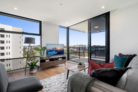 Resort-style Apartment With Balcony, Pool And Gym - Accommodation Newcastle 1