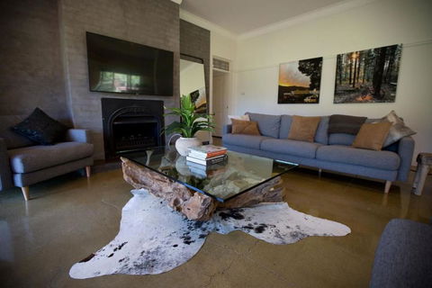 Ridge Line Riders Luxury Retreat - Accommodation Newcastle 2