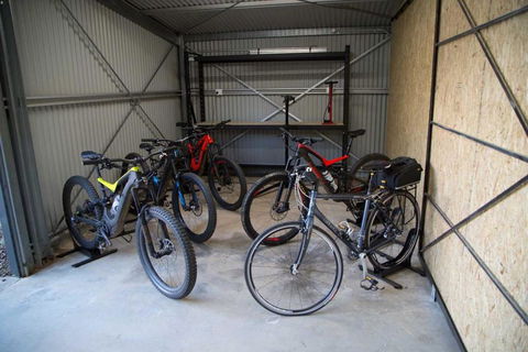 Ridge Line Riders Luxury Retreat - Accommodation Newcastle 3