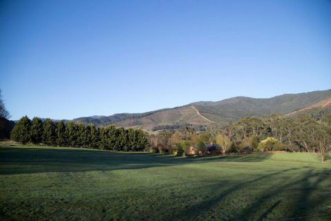 Ridge Line Riders Luxury Retreat - Accommodation Newcastle 0