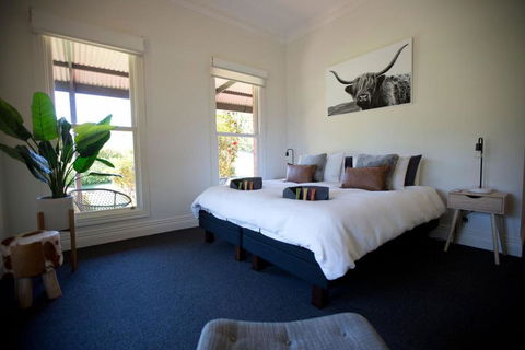 Ridge Line Riders Luxury Retreat - Accommodation Newcastle 1