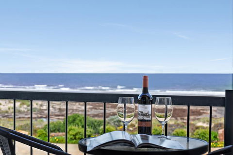 Right On The Beach @ Moana - Accommodation Newcastle 1