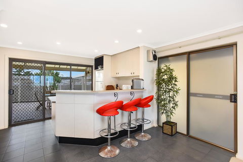 Right On The Beach @ Moana - Accommodation Newcastle 3