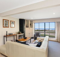 Right on the Beach  Moana - Accommodation Newcastle