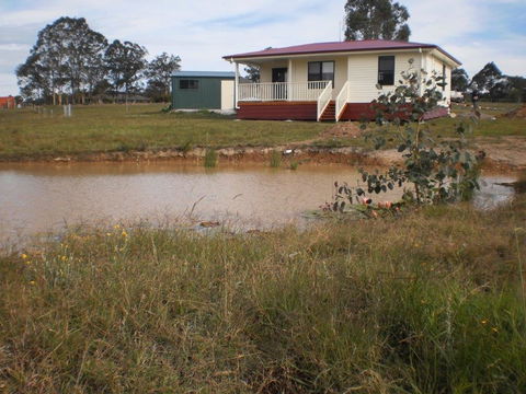 River Downs Cottage - Accommodation Newcastle 2