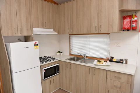 Riverside Cabin Park - Accommodation Newcastle 2