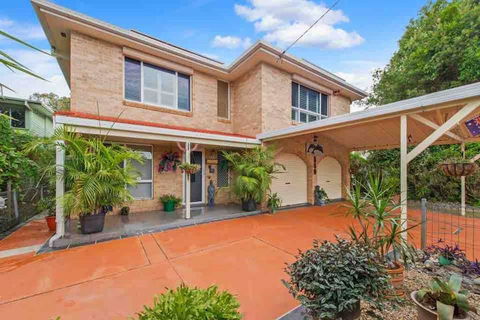 Riverside Haven - Boating, Fishing, Beach, Cafes In Walking Range - Accommodation Newcastle 0