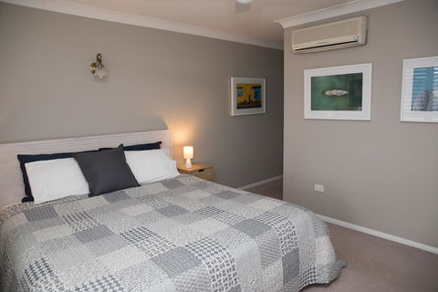 Riverside Haven - Boating, Fishing, Beach, Cafes In Walking Range - Accommodation Newcastle 3