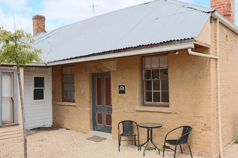 Robinson Cottage - Accommodation Newcastle 2
