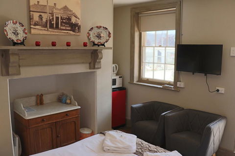 Robinson Cottage - Accommodation Newcastle 3