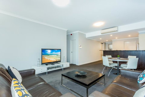 Rockingham Beachfront Apartment - Accommodation Newcastle 3