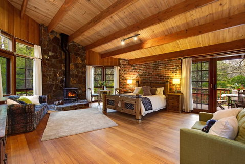 Rocky Creek Art Garden B&B - Accommodation Newcastle 0