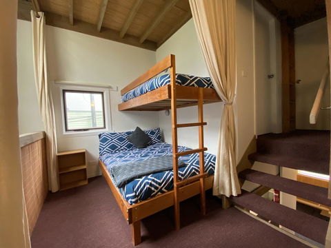 Ropers - Accommodation Newcastle 3