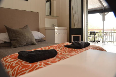 Royal Gatton Hotel - Accommodation Newcastle 2