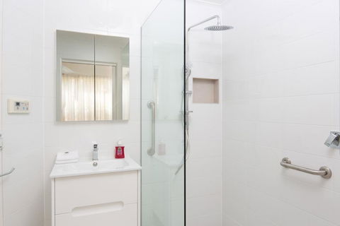 SAILS TWO - INVERLOCH - Accommodation Newcastle 2