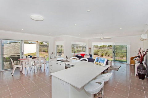 SALTY PAUSE @ BONDI HOUSE - Accommodation Newcastle 1