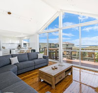 Salty's - Newly Renovated - Accommodation Newcastle