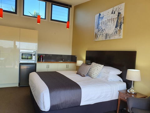 Sanctuary Hill Retreat - Accommodation Newcastle 0
