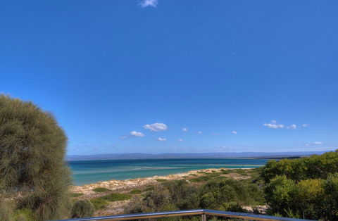 Sandbar Beach House - Accommodation Newcastle 3