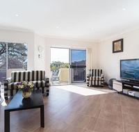 Sandy Point Luxury' 117a Sandy Point Road - air con  foxtel - Accommodation Newcastle