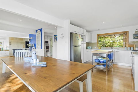 SANTORINI BEACH HOUSE - SAFETY BEACH - Accommodation Newcastle 0