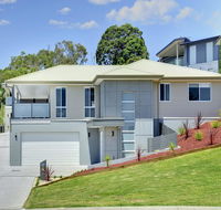 Saratoga Avenue 52 Signature House - Accommodation Newcastle