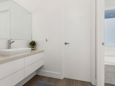 SEA SHELLS ON SEASIDE - Accommodation Newcastle 1