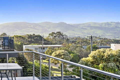 SEA SPECTACULAR - Seconds From The Beach! - Accommodation Newcastle 1