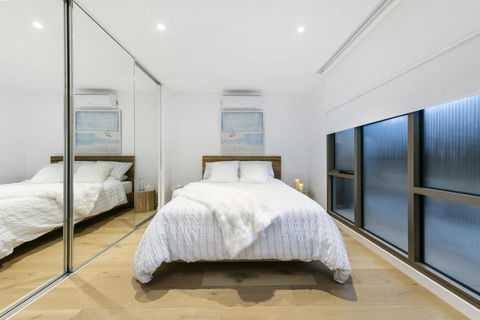SEA TEMPLE - MORNINGTON - Accommodation Newcastle 0
