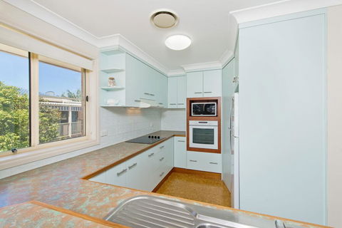 SEASCAPE - An Enticing Lakeside Escape - Accommodation Newcastle 2