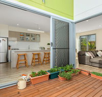 SEASIDE BY THE BEACH - Accommodation Newcastle