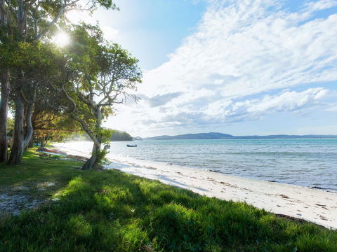 Seaside Splendour - Accommodation Newcastle 1