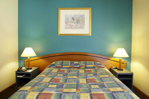 Seasons Hotel Newman - Accommodation Newcastle 2
