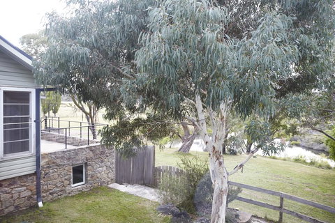 Second Flat Retreat - Accommodation Newcastle 1