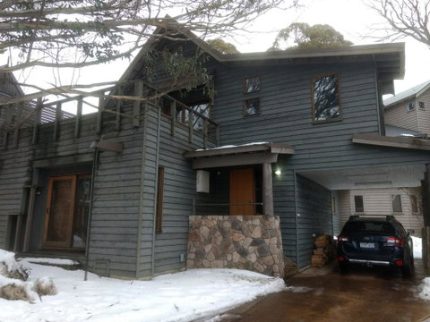 Secret Hut - Accommodation Newcastle 0