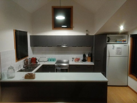 Secret Hut - Accommodation Newcastle 2