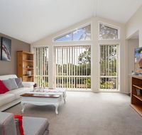 Serenity' 7 Mulloway Place - Peaceful house with air con Netflix  WIFI - Accommodation Newcastle
