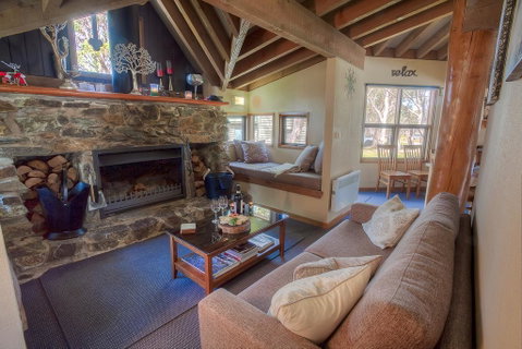 Sharpys Chalet - Accommodation Newcastle 2