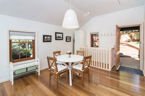 Sherwoode - Accommodation Newcastle 0