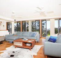 Shores - Pet-Friendly - 1 Min Walk to Beach - Accommodation Newcastle