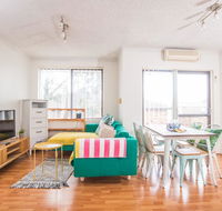 SIMPLE COMFORT 2bed1bath Unit in Meadowbank - Accommodation Newcastle