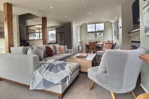 Ski Bird - Accommodation Newcastle 3