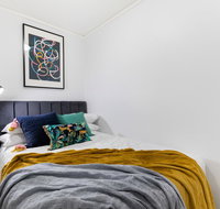 Sleek modern apartment close to everything - Accommodation Newcastle