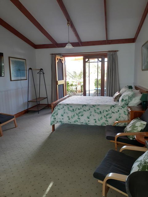 Sleepy Hollow Hideout (Hidout 2) - Accommodation Newcastle 2