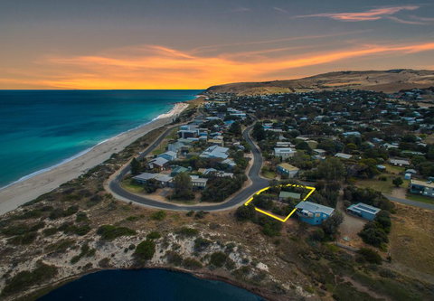 Socks 'n' Sandals - 34 Riverview Drive - Accommodation Newcastle 1