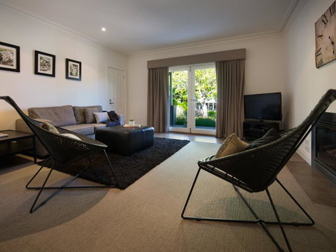 Spa Villas On Main - Accommodation Newcastle 3
