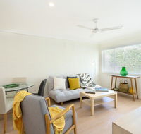 Spacious and Bright Apartment Minutes to the Beach - Accommodation Newcastle